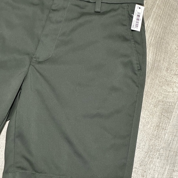 Amazon essential 32 Medium Golf Shorts Olive Chino Khakis Silicone Gripper Waist - Picture 5 of 8